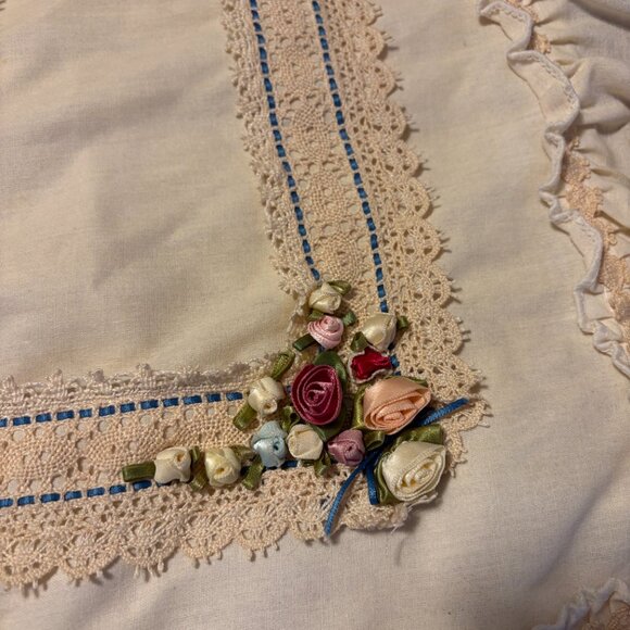 Vintage pillowcase cottagecore embroidered heart cream ruffle rosette - Picture 5 of 12